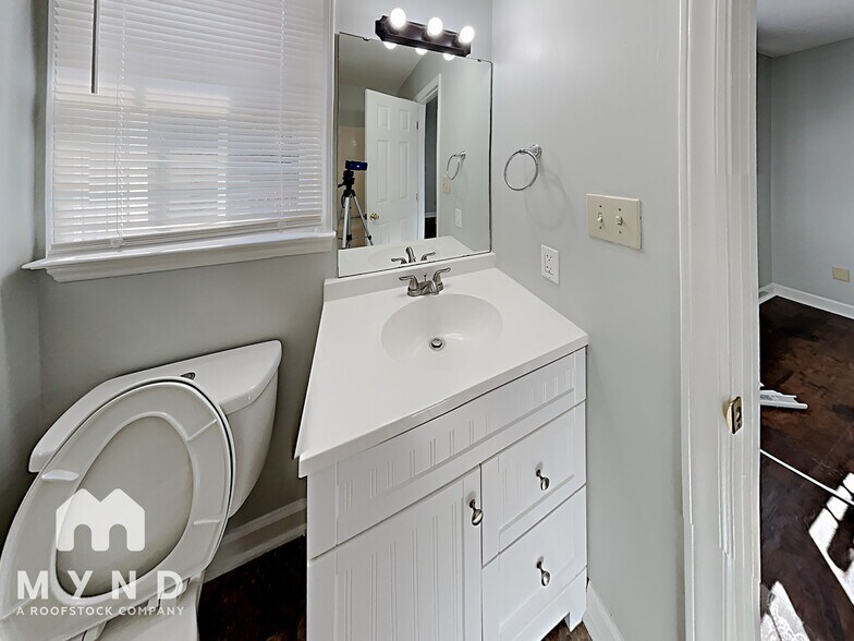 Building Photo - 1213 Shakentown St