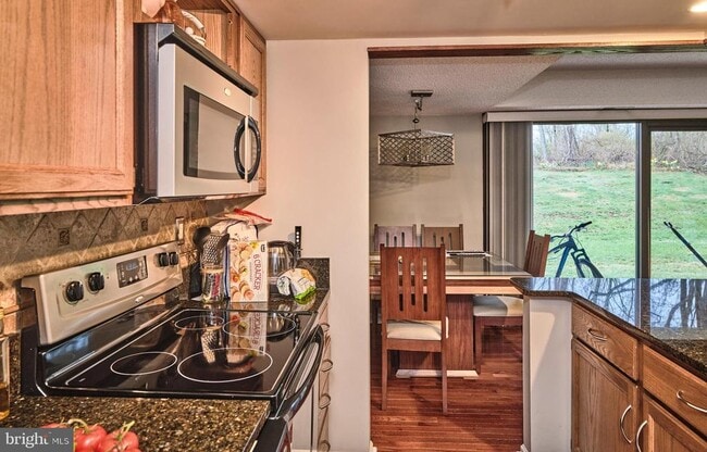 Building Photo - 61 Hermitage Dr
