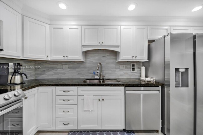 Building Photo - 4250 Galt Ocean Dr