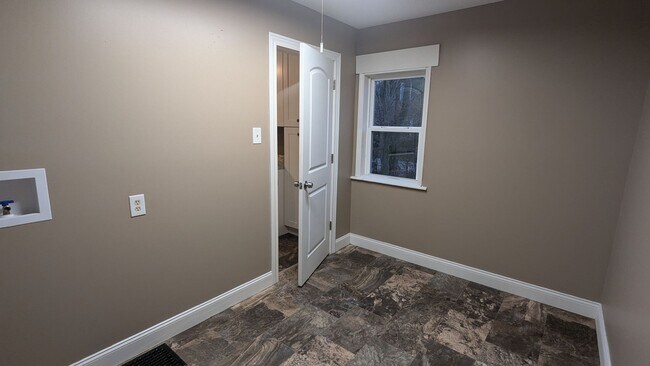 Building Photo - 3-Bedroom, 1-Bathroom Duplex Home for Rent in Perry