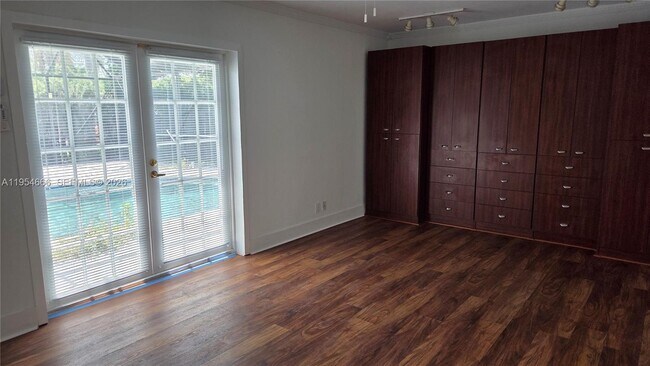 Building Photo - 1245 Coral Ln