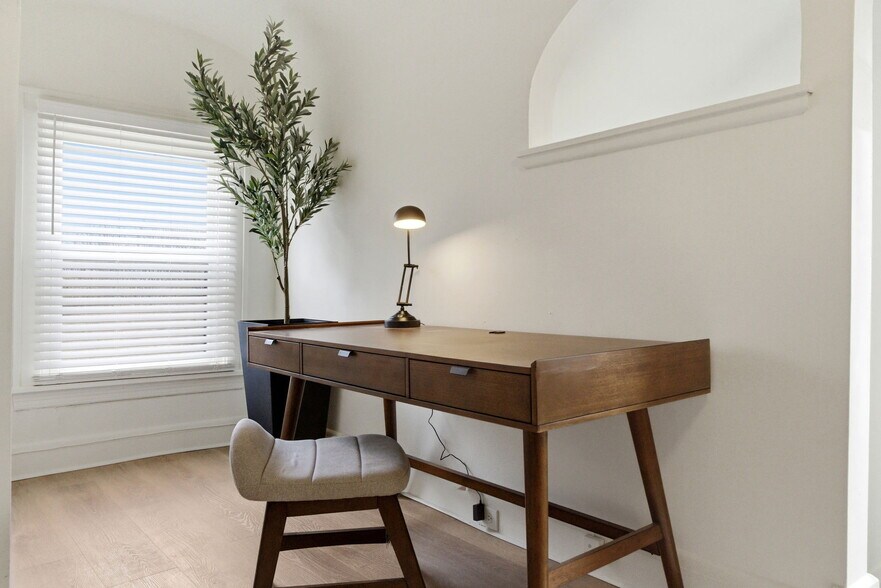 Building Photo - 3326 E Overlook Rd