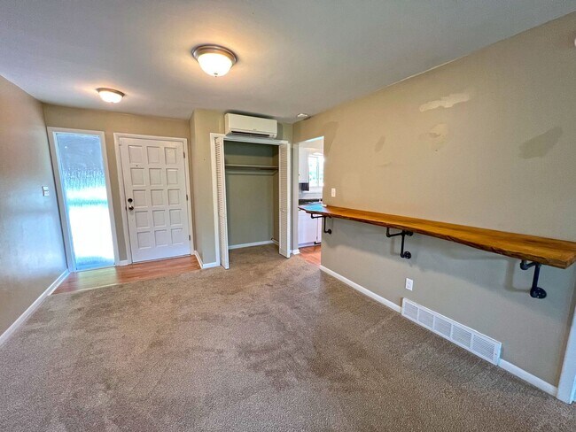 Building Photo - Sapphire Manor Condo