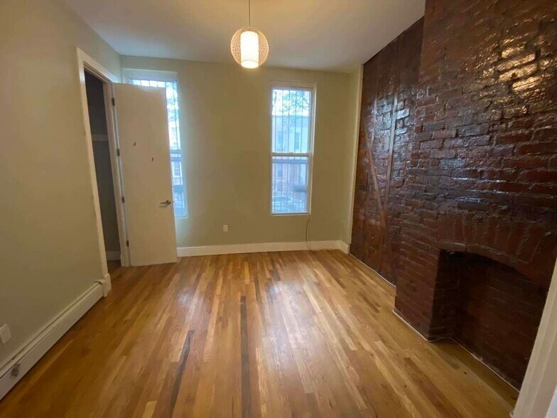 Building Photo - 43 Weirfield St