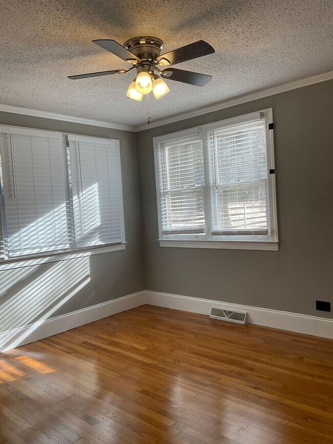 Building Photo - The Perfect 4 Bedroom!!!!