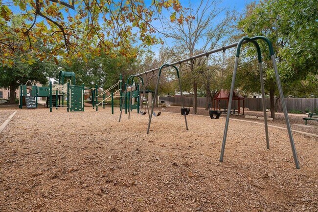 Building Photo - 17516 Klamath Falls Dr