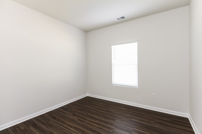 Building Photo - 215 Dorian Lp