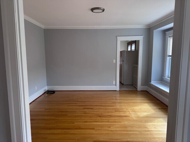 Building Photo - 398 Lovell St