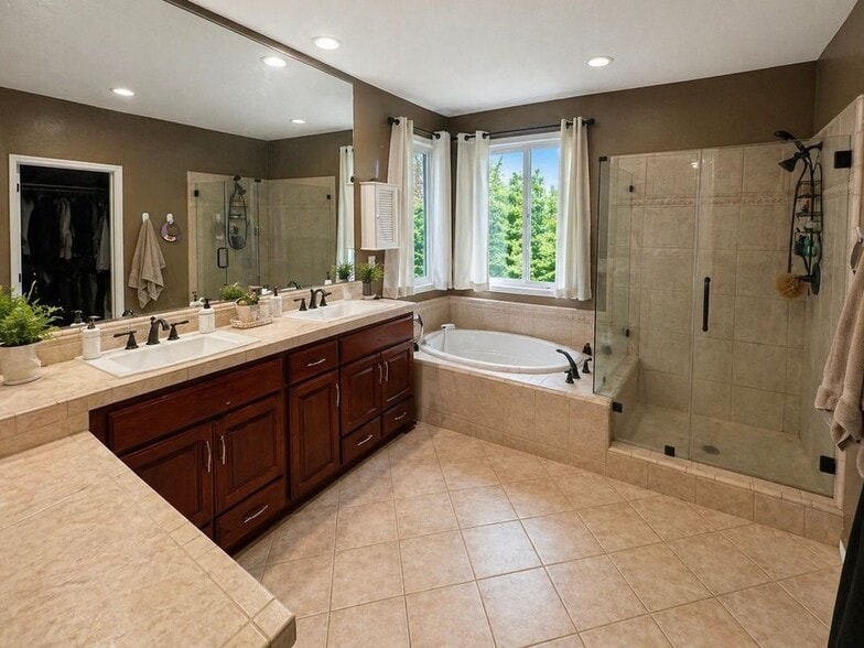 Building Photo - 9837 Bobbell Dr