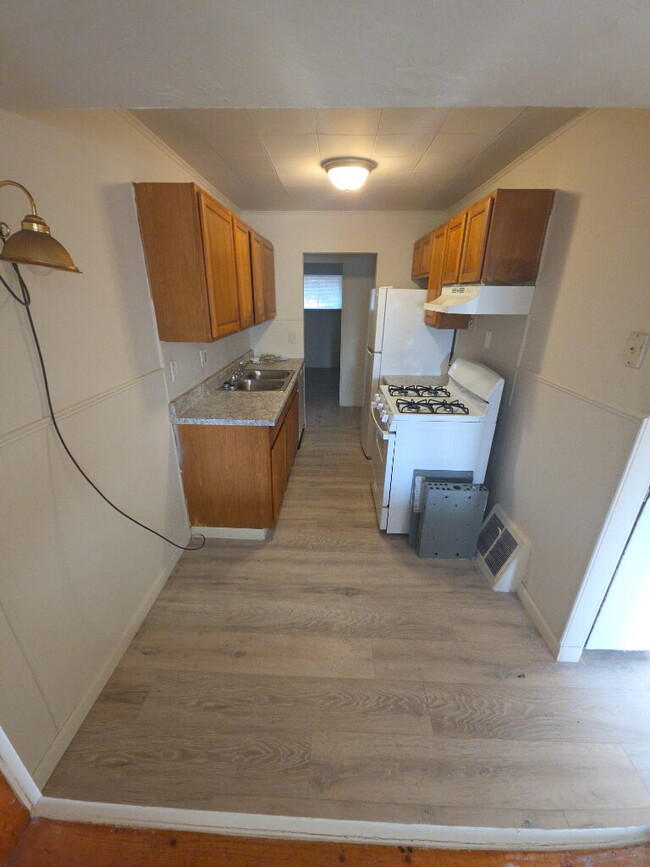 Building Photo - "Charming 3-Bed Gem on Perthshire Rd: Cozy Comfort in 1,033 Sq Ft!"