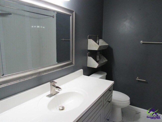 Building Photo - 100 Sunchase Ct