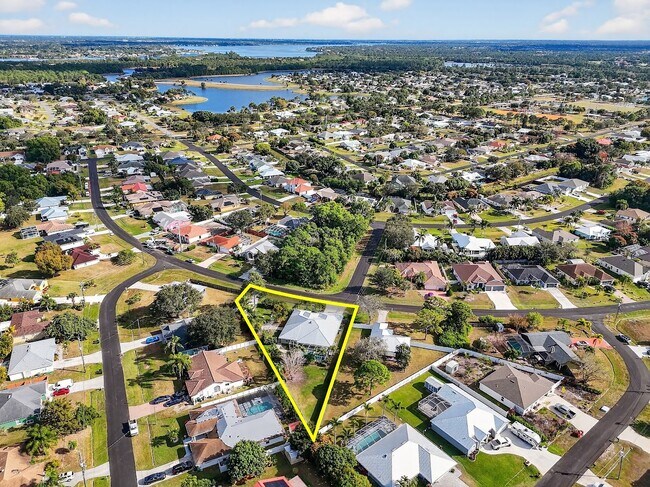 Building Photo - 3221 SE Quay St