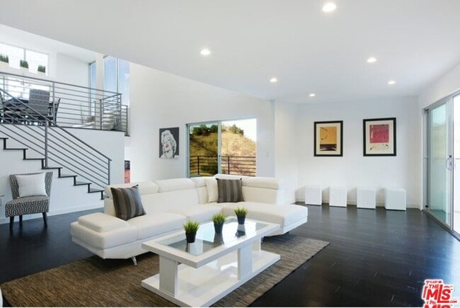 Building Photo - 3624 Avenida Del Sol