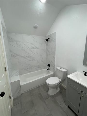 Building Photo - 607 E Monterey St