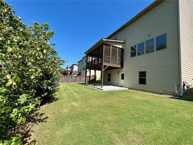 Building Photo - 5315 Mirror Lake Dr