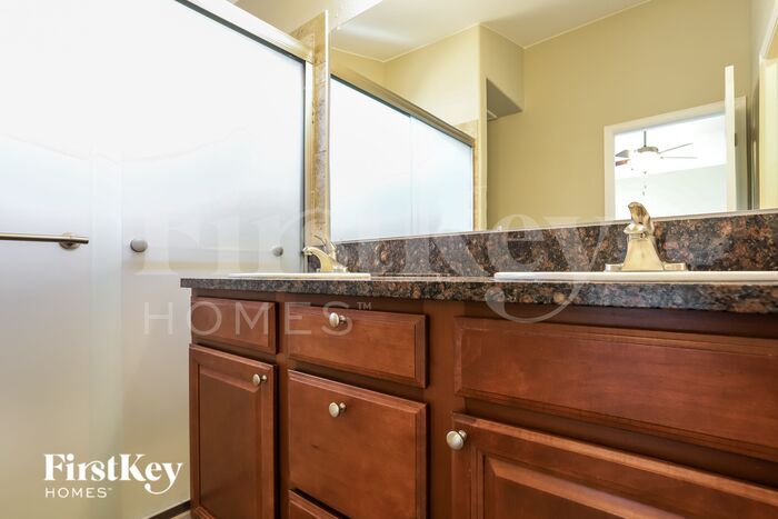 Building Photo - 4059 S Shawnee St