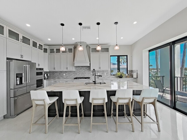 Building Photo - 882 Bay Point Dr