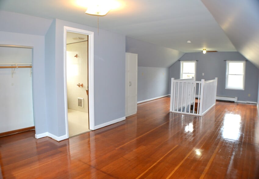Upstairs Bedroom - 605 Iowa Ave