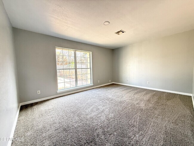 Building Photo - 10405 Ashwood Dr