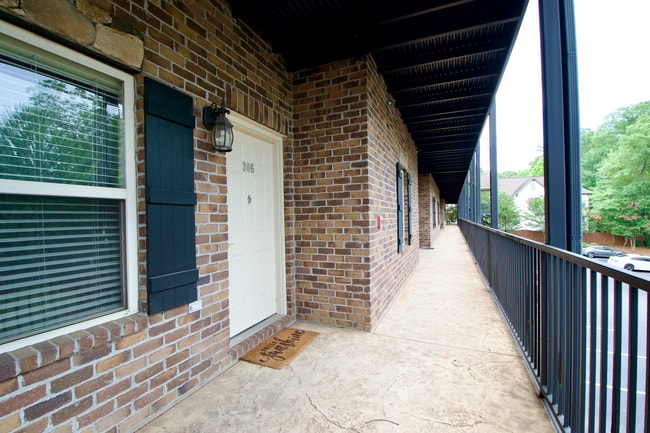 Building Photo - Downtown Auburn Living on West Glenn – Wal...