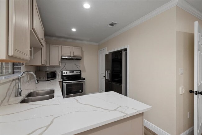 Building Photo - 5018 Wilmington St