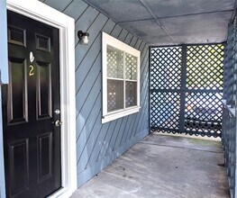 Building Photo - 704 E 22nd St