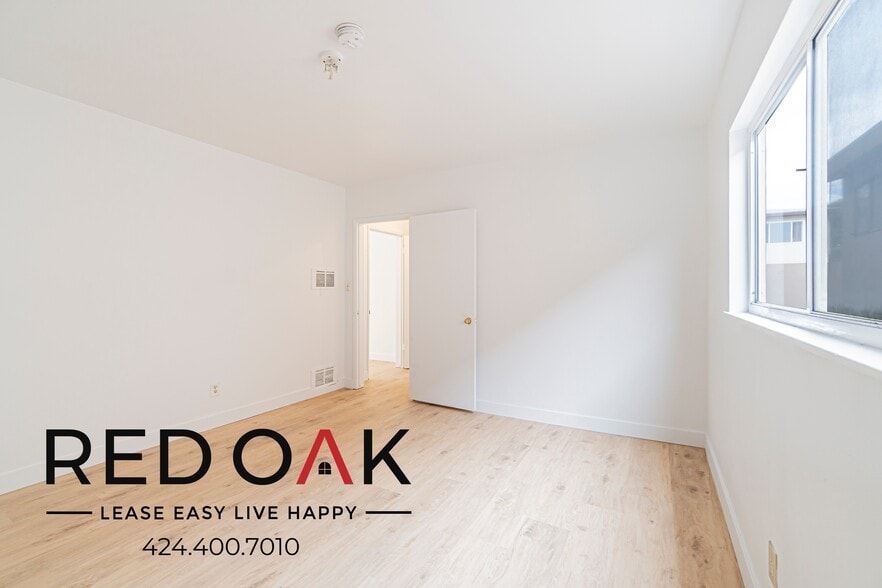 Building Photo - 3925 Roxanne Ave