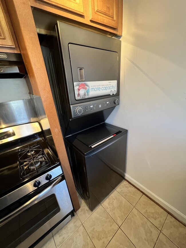 Building Photo - 6890 Hawthorne St