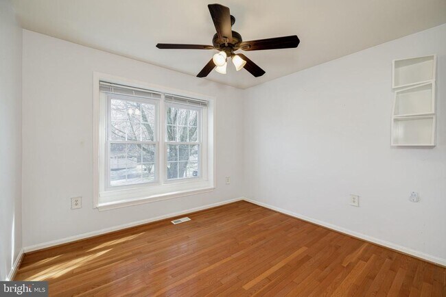 Building Photo - 7710 Green Garland Dr