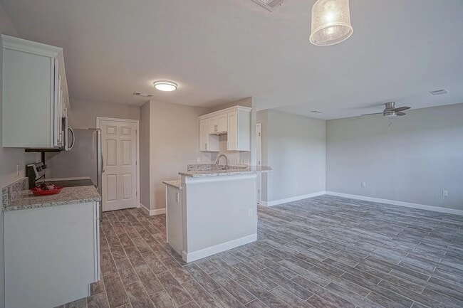 Building Photo - 224 Twin Lakes Ln