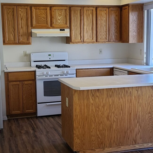 Building Photo - TOWNHOME - COTTONWOOD - SAWMILL GARDENS