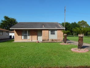 Building Photo - 1708 N Avenue R