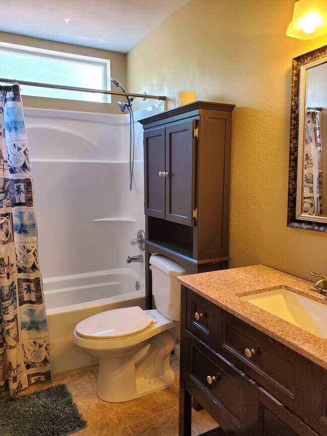 Building Photo - 5 Bed /3 Bath Home in Spanaway