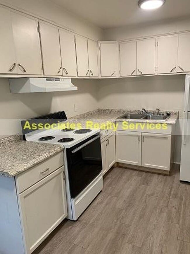 Building Photo - Adams &amp; Federici-911 &amp; 913