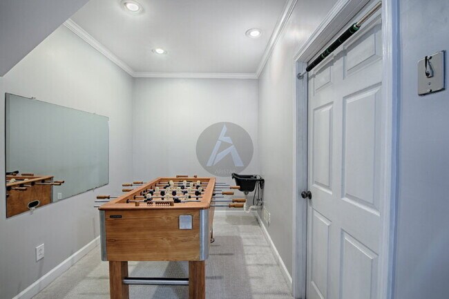 Building Photo - 3786 Upland Dr