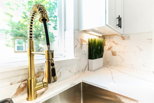 Building Photo - 4303 Chester St