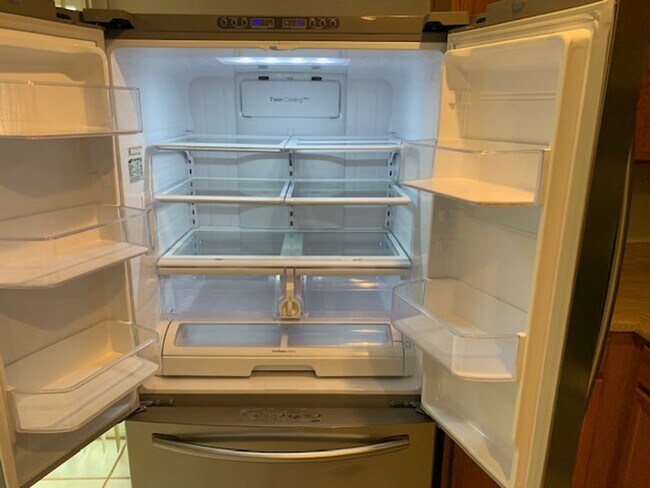 Building Photo - 3 Bedroom in East Mesa