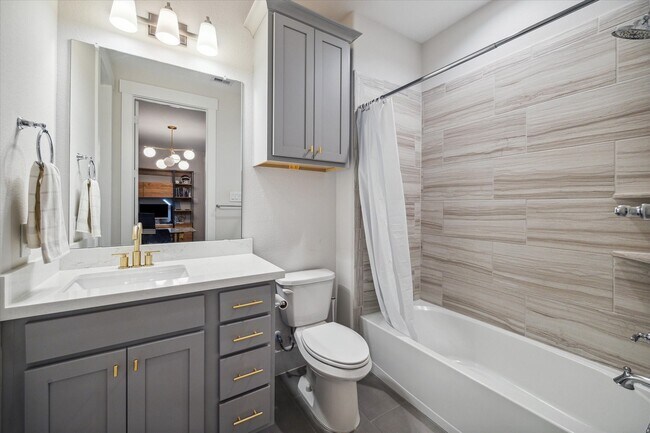 Building Photo - 2803 Hicks St