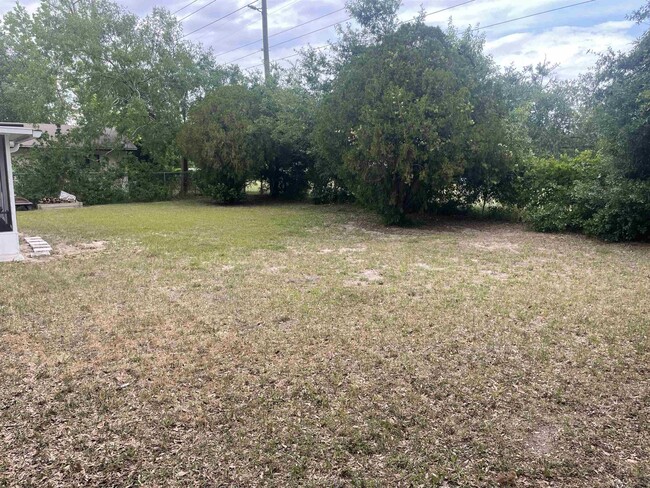 Building Photo - 980 Manati Ave