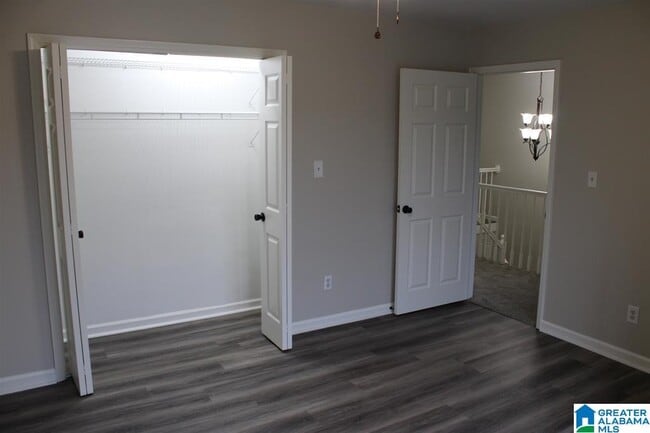 Building Photo - 805 Hillsboro Ln