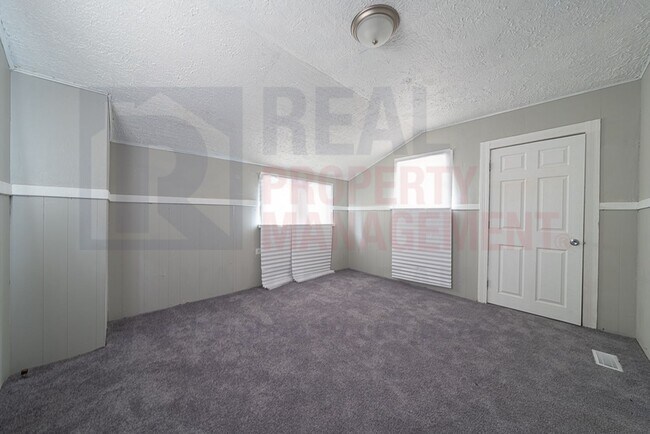 Building Photo - 1079 E 68th St