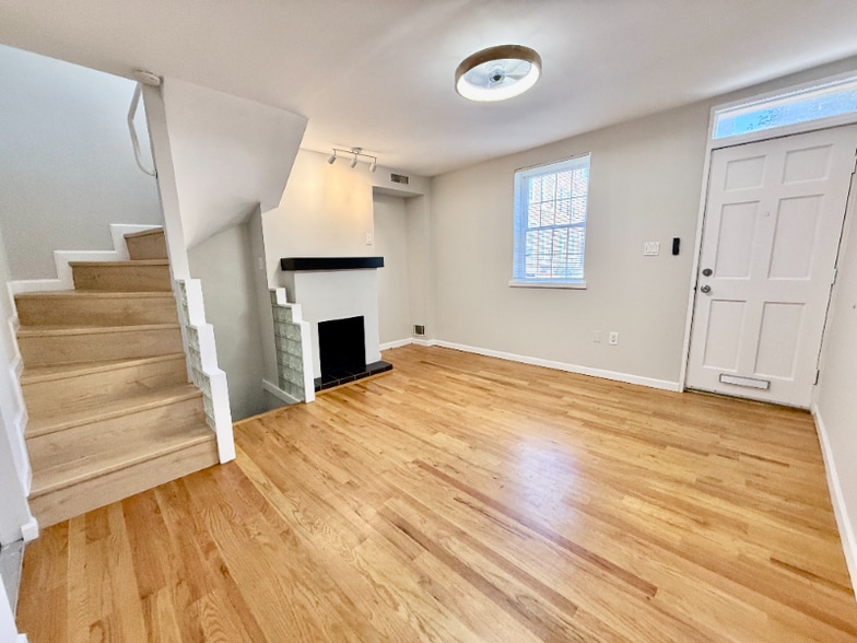 Building Photo - 1008 Salter St
