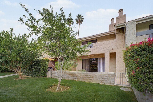 Building Photo - AVAILABLE NOW!! 2 Bedroom 3 Bathroom condo in Palm Springs!