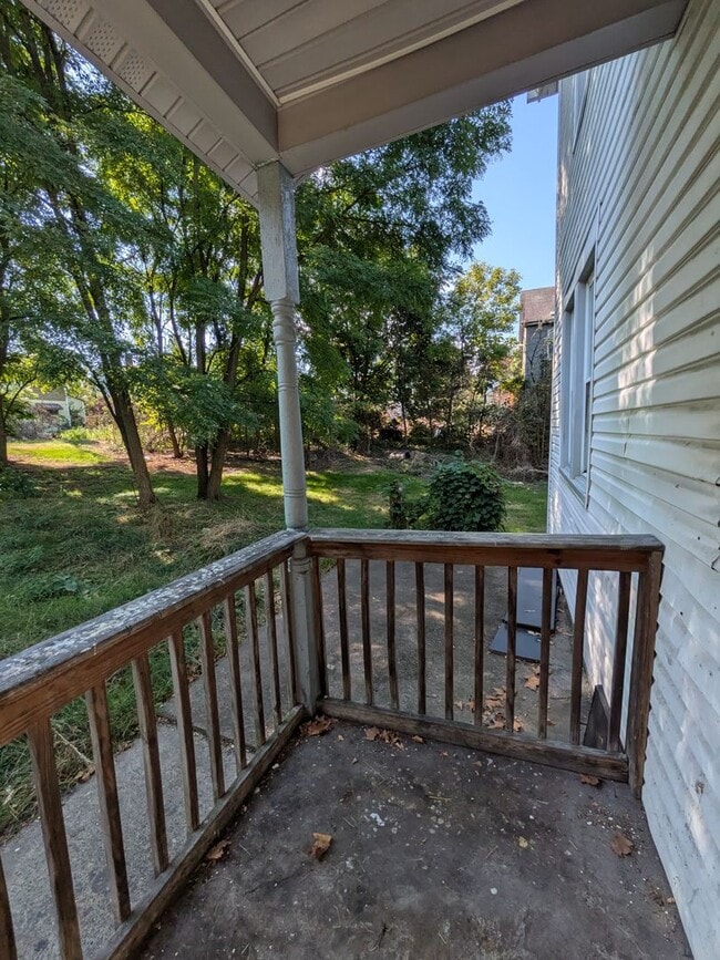 Building Photo - 1813 Converse St