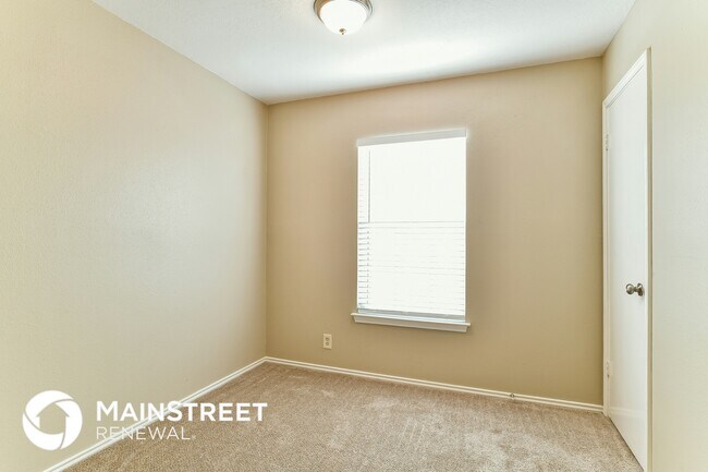 Building Photo - 8405 Maple Ridge Dr