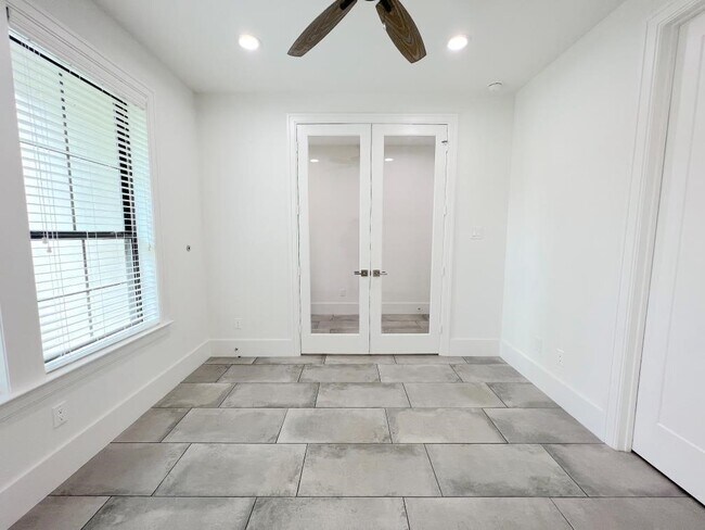 Building Photo - 2122 Blalock Rd