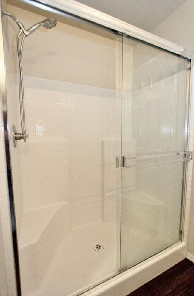 Building Photo - Immaculate Single-Level Home in Quiet Neig...