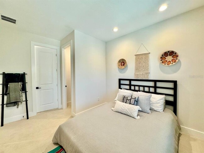 Building Photo - 3722 W Mango Ave