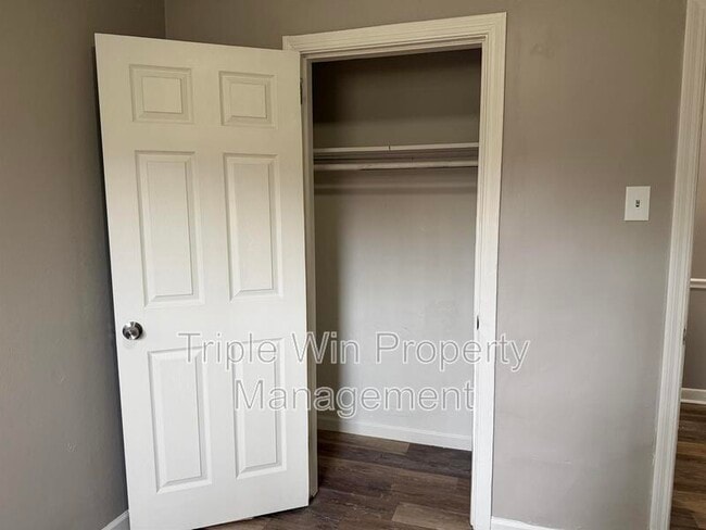 Building Photo - 520 Hentschel Pl