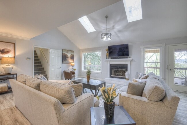 Building Photo - 204 Hogan Ln